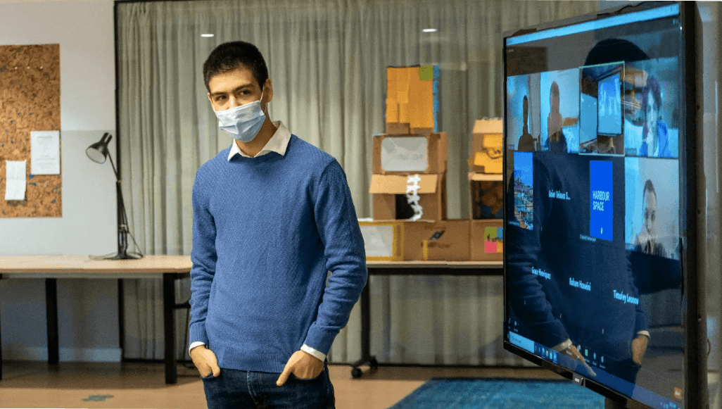 Roham Hosseini, High-tech Entrepreneur student presenting in class