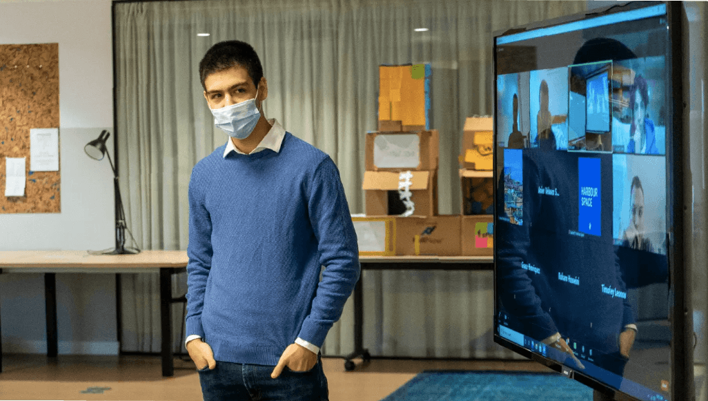 Roham Hosseini, High-tech Entrepreneur student presenting in class​